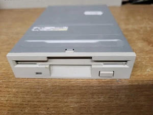 *** TEAC Lecteur de Disquette 1.44MB 3,5" blanc - Tested - Afbeelding 1 van 3