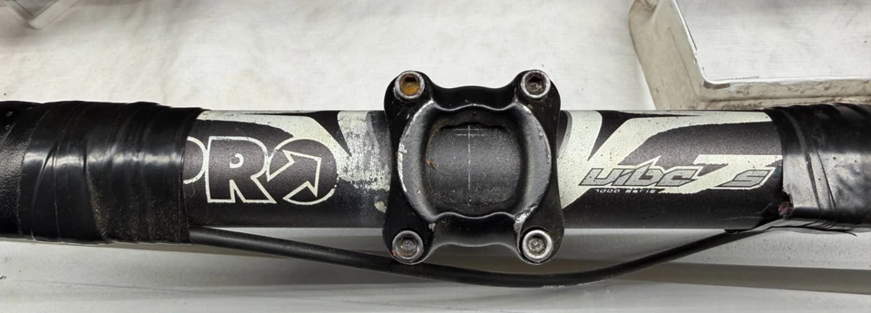 New Shimano PRO Vibe Alloy Compact Handlebar 38cm w/ EW-RS910 Di2 Junction A - Image 1 of 1