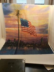 GRAN BANDERA EXTERIOR THOMAS KINCADE LUZ DE LA LIBERTAD CIUDAD 25 X 37 ESTATUA LIBERTAD - Imagen 1 de 5