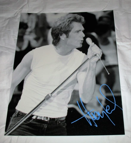 HUEY LEWIS SIGNED 11X14 PHOTO 2 Cover