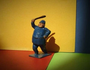 CHARBENS VINTAGE 1940s LEAD MIMIC CIRCUS SERIES CLOWN POLICEMAN POST WAR VERSION - Picture 1 of 7