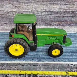 Vtg 1/16 scale Ertl John Deere 8200 diecast tractor w/ cab & front weights green - Picture 1 of 12