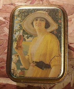 NEW VINTAGE LOOKING 80s BRISTOL WARE COCA-COLA TIN CANISTER  4 x 3 x 2 1/2 inch - Picture 1 of 3
