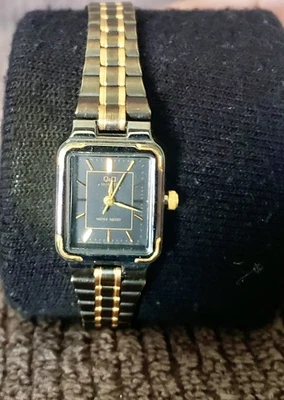 Reloj Vintage Q&Q Cuarzo Resistente al Agua - Negro y Dorado con Acero Inoxidable Bac Foto 1 de 2