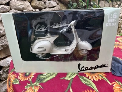 Vespa 150VL 1T (1955) -  New-Ray 1:6 - Immagine 1 di 4