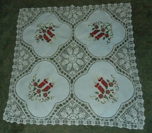 Holiday Tablecloth Candles Embroidered Crocheted Red Gold - Picture 1 of 2