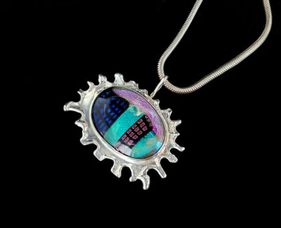 Argento D'Epoca Dicroico Arte Vetro Paesaggio Urbano Ciondolo Collana 58.4cm - Immagine 1 di 4