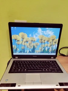 Toshiba Satellite L40-12w Intel Celeron 1 GB Ram 80 GB HDD Windows XP no probado - Imagen 1 de 9