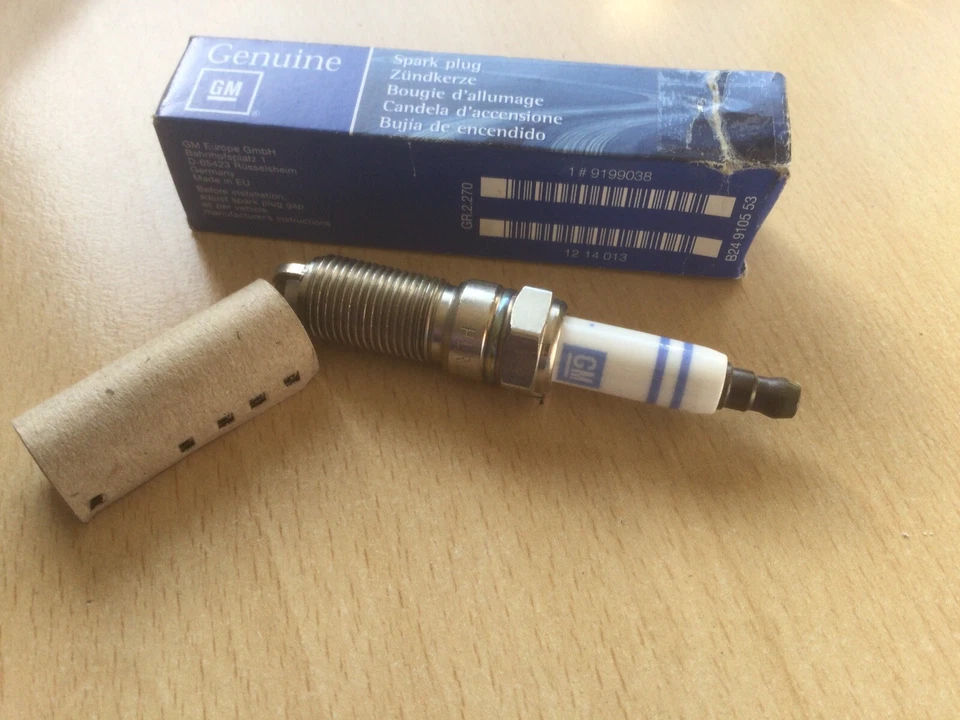 GENUINE VAUXHALL SPARK PLUG ASTRA VECTRA ZAFIRA VX220 2.2 9199038 - Image 1 of 2