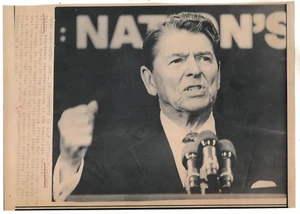 Presidente Reagan Gestos Golfo Acción Irán 1988 AP Foto Láser 8 x 11 - Imagen 1 de 2