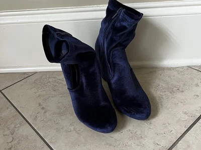 Elegantes Botines de Terciopelo en Azul Marino Foto 1 de 4