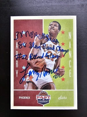 Tarjeta autografiada por Larry Nance Sr 2012-13 pasada y presente Foto 1 de 2