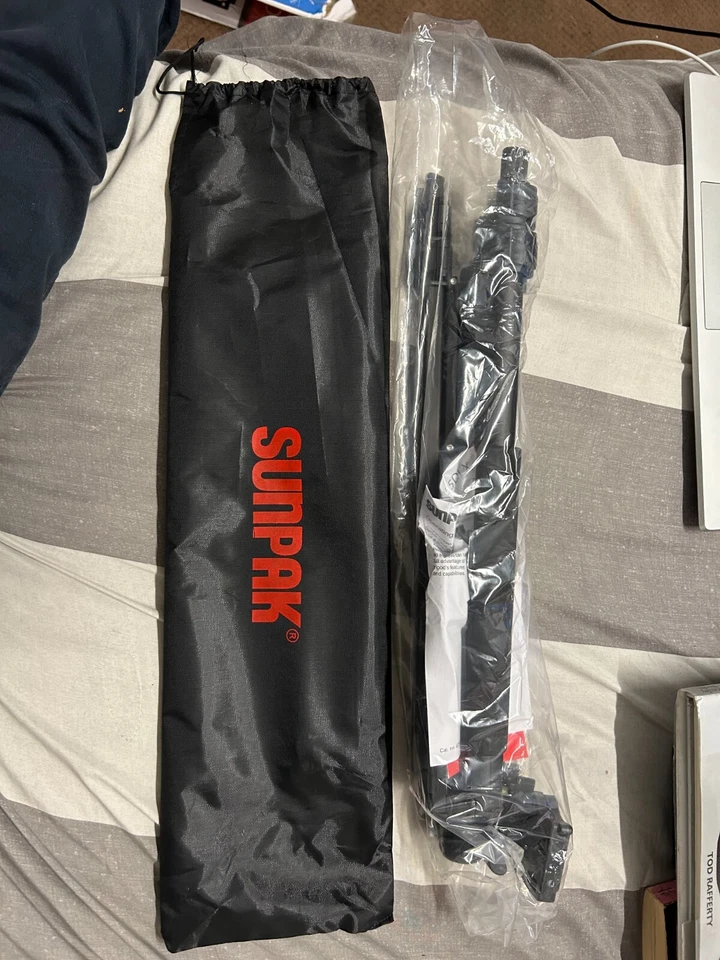 Sunpak - PlatinumPlus 5555DLX Tripod - Black-Extendable Legs and built in level  - Image 1 of 4