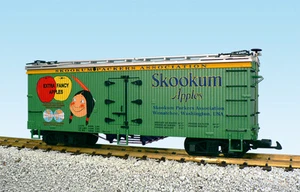 USA Trains G Scale R16338 SKOOKUM APPPLES - GREEN Reefer - Picture 1 of 1
