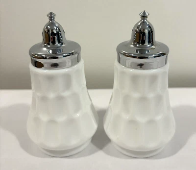 Vintage Fenton White Milk Glass Salt n Pepper Shakers Thumbprint Pattern  Unused Foto 1 de 4