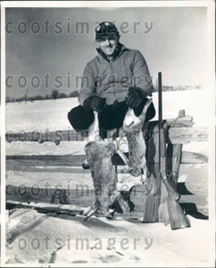 1941 Hunter With Kill of Giant Rabbits Ontario Canada Press Photo - Picture 1 of 2