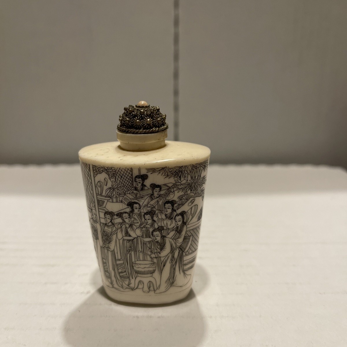 古代 和田玉(ホータン)和田白玉 細工彫り『観音菩薩坐像』根付緒締玉