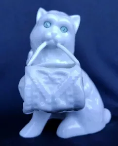 Vista Alegre VA Portugal Mottahedeh White Cat Porcelain Figurine Basket Ashtray - Picture 1 of 12