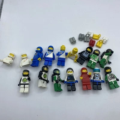 LEGO Space Police Vintage Astronauts 16 Minifigure Lot + Parts - Image 1 of 4