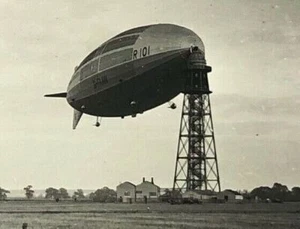 R101 BRITISH AIRSHIP CARDINGTON VINTAGE REAL PHOTO POSTCARD RPPC RAF - DIRIGIBLE - Picture 1 of 3