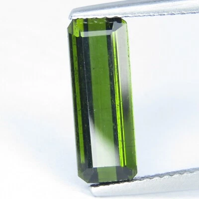 2.77 克拉令人惊叹的天然绿色碧玺翡翠切割宝石来自莫桑比克 — 第 1/3 张图片