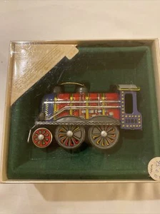 HALLMARK 1984 TIN LOCOMOTIVE TRAIN CHRISTMAS ORNAMENT NEW IN BOX - Bild 1 von 10