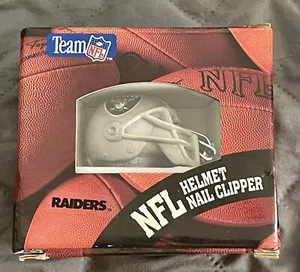 VNTG L.A. RAIDERS Team NFL - NFL HELMET NAIL CLIPPER SWANK 1993 FREE SHIPN π¦ - Picture 1 of 18