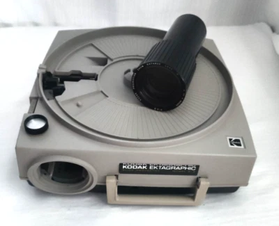 Kodak carousel Ektagraphic E-2 slide projector with Bulb & Zoom Lens Working - Image 1 of 4