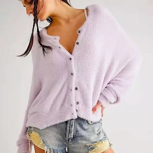 NUEVO CÁRDIGAN FREE PEOPLE Talla SM FP ONE WYATT CARDI SUAVE BOTÓN DIFUSO DELANTERO LILA - Imagen 1 de 9