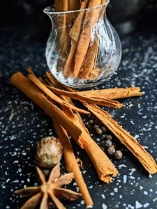 Authentic Ceylon Cinnamon pieces - Fresh with a rich Aroma - Picture 1 of 3