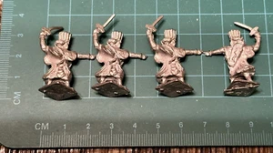 Lot 4 28mm Lead Metal miniatures Fighting Sword Toy Soldiers AP3 War Games - Picture 1 of 4
