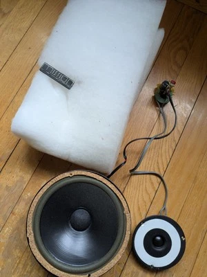 Запчасти динамика Vintage Mission модель 70 MKII низкочастотный динамик твитер кроссовер заполнение эмблемой - Изображение 1 из 4