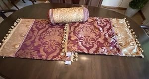 WATERFORD TULLAH 2 FUNDAS DE ALMOHADA ESTÁNDAR Y ALMOHADA ENROLLABLE, VINO/ORO DAMASCO - Imagen 1 de 20