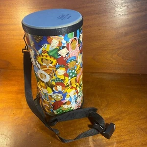Remo Rhythm Club Konga Trommel mit verstellbarem Gurt & bunten multikulturellen Kindern - Bild 1 von 9