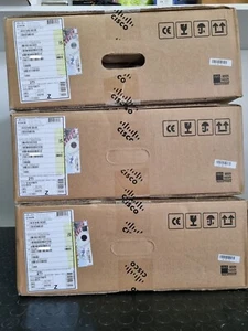 Genuine CISCO Catalyst C9200L-24P-4G-E 24-port PoE+, 4 x 1G, Network Switch - Picture 1 of 2