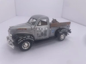 Vintage ERTL 3 Three Stooges 1947 Studebaker pickup pressofuso 1/25 con mazza - Foto 1 di 8