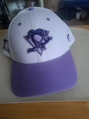 Chapéu ajustável Pittsburgh Penguins Fight Cancer Pro Fanatics adulto branco/roxo - Imagem 1 de 4
