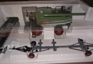 Mietitrebbia Schuco Fendt 9460 R in scala 1:32 - Foto 1 di 14