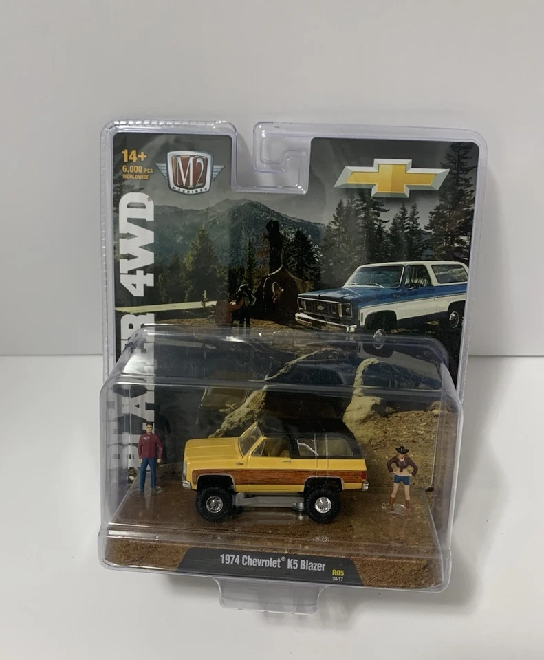 M2 Machines Diorama 1974 Chevrolet K5 Blazer R05 24-17 2024 Yellow Figures NEW - Image 1 of 1