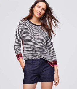 NWT LOFT Women's Denim Shorts in Rinse Wash - Size 31 - Picture 1 of 3