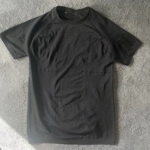 Gymshark Onyx V3 T-Shirt Black Men’s Medium Excellent Condition - Picture 1 of 5