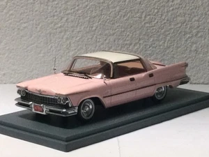 –NEO 1:43 Imperial Crown 4-door Southampton Rosa/White 1961 Art. Nr: 44083– - Bild 1 von 9