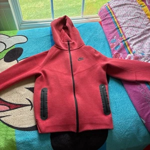 Red Nike Tech Size Youth Large - Picture 1 of 4