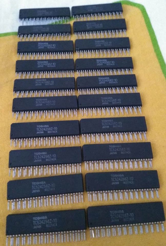 4x TC524256Z-10 TOSHIBA/NEC ZIP Package 1M CMOS multiport DRAM -512 wordsx4 bits - Image 1 of 4