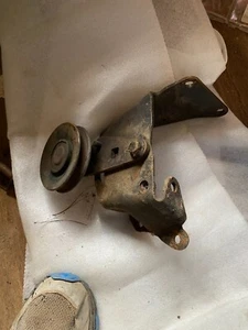1968 1969 Ford Torino 289 302 idler pulley A/C air conditioning bracket mount - Bild 1 von 8