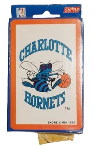 *NEU VERSIEGELT* Vintage Charlotte Hornets NBA Team Playing Cards 1990 Skore - Bild 1 von 8