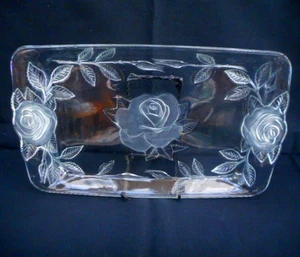 Cristal d'Arques "Scarlett" moulded crystal serving tray - 36 cm long - roses - Picture 1 of 7