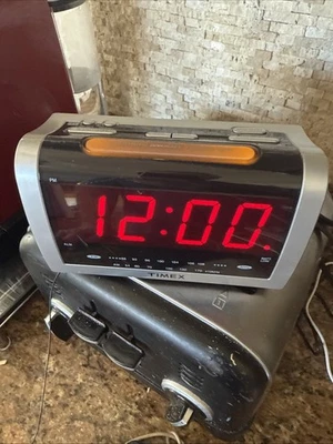 Timex T256 Jumbo LED Alarm Clock Radio Extra Large Display Tested - Works - Image 1 of 4