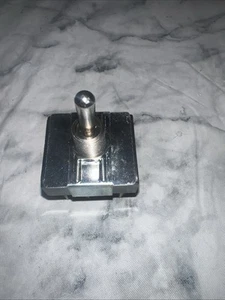 Carling Technologies 1804R Rear Run Toggle Switch 3/4HP 125-250VAC,1,2,3 PHASE - Picture 1 of 7