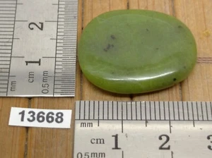 JADE NEPHRITE pierre plate - mineraux vert lithotherapie soin reiki esoterisme - Imagen 1 de 2